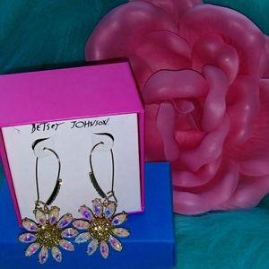 BETSEY JOHNSON daisy dangle earrings